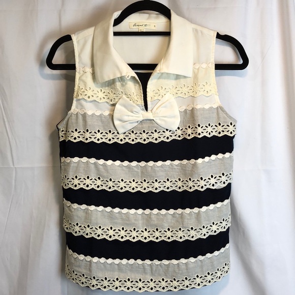 comme toi Tops - Comme To Sleeveless Lace Embellished Blouse